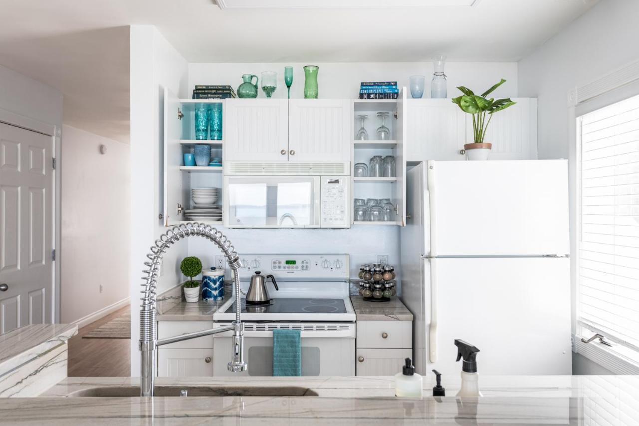 New Listing Beach Bliss 211! Stunning Bay View 特拉弗斯城 外观 照片