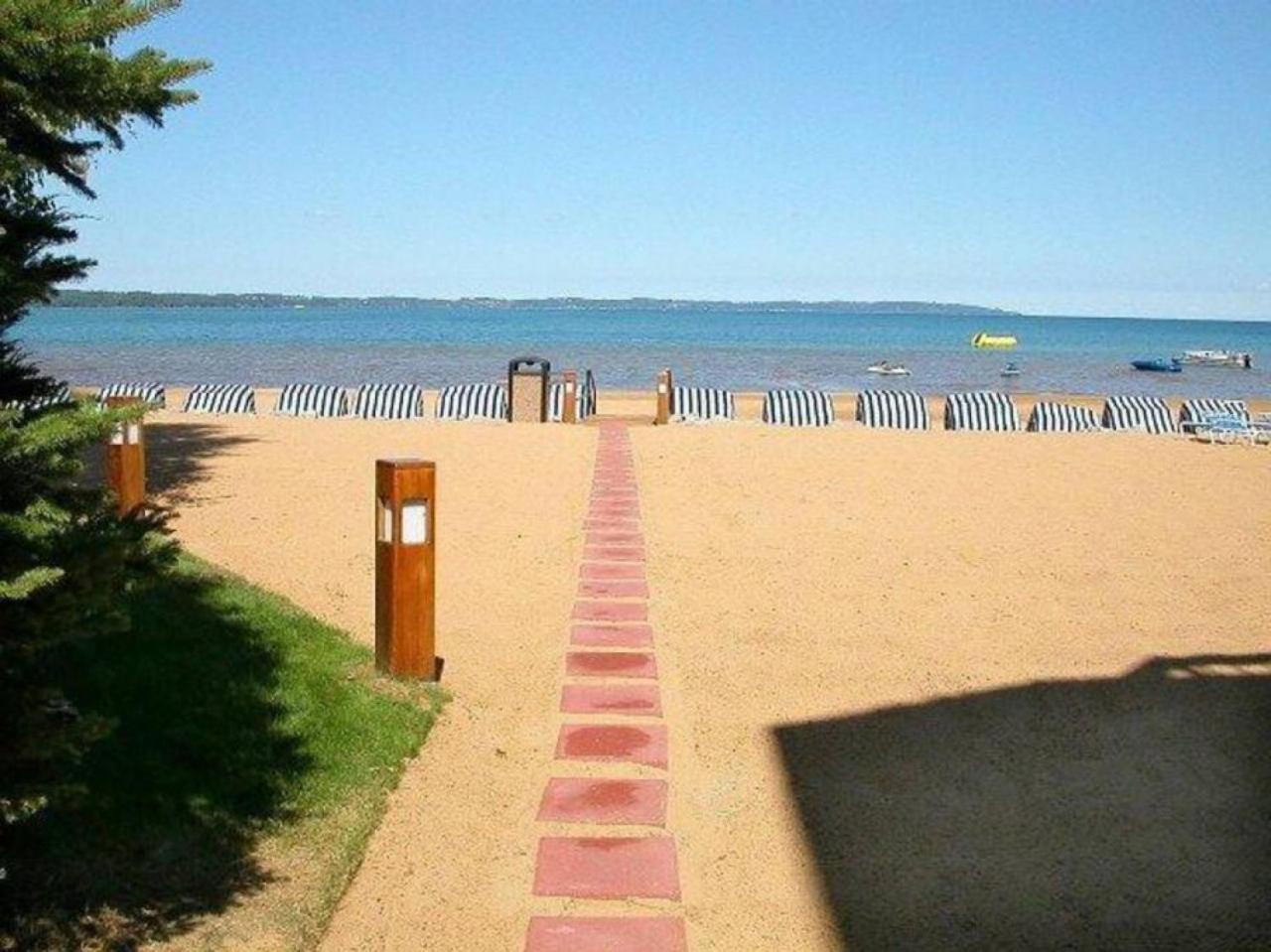 New Listing Beach Bliss 211! Stunning Bay View 特拉弗斯城 外观 照片