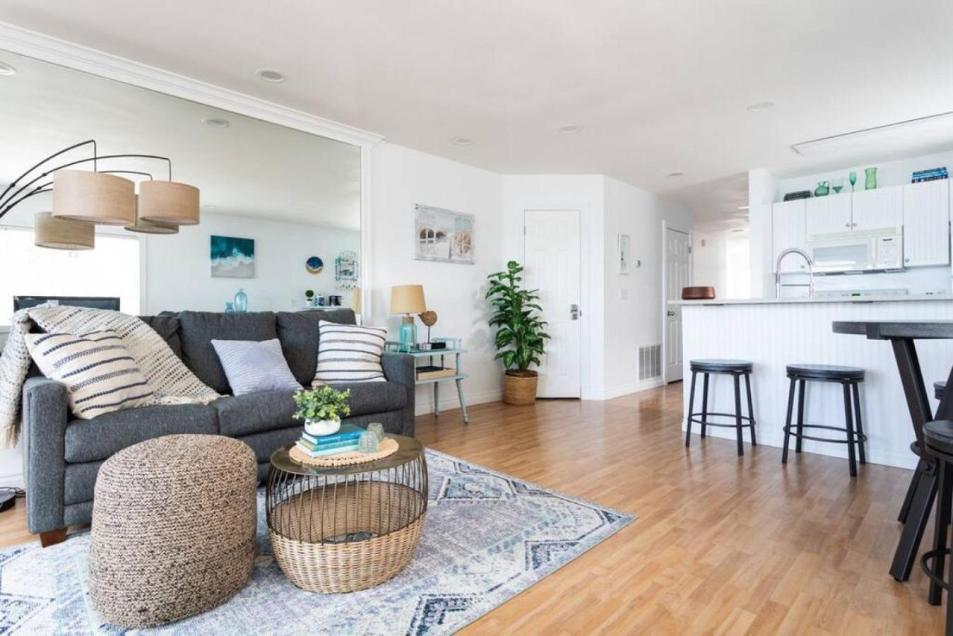New Listing Beach Bliss 211! Stunning Bay View 特拉弗斯城 外观 照片