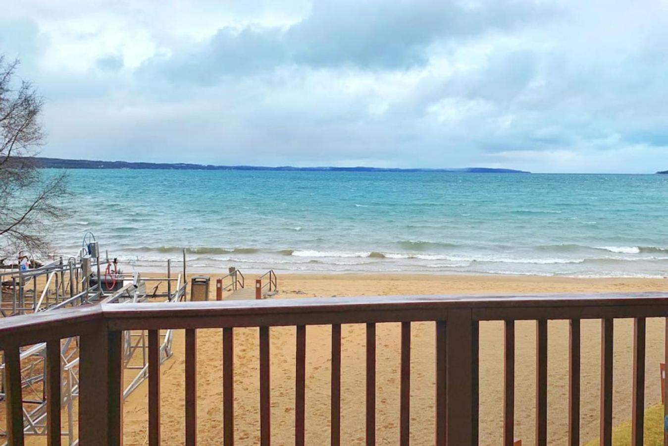 New Listing Beach Bliss 211! Stunning Bay View 特拉弗斯城 外观 照片