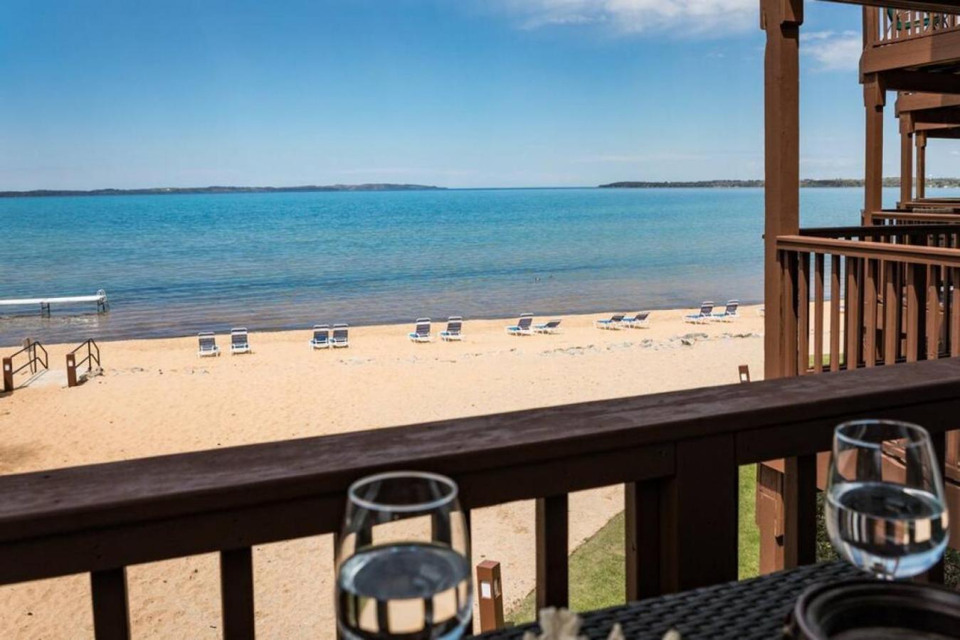 New Listing Beach Bliss 211! Stunning Bay View 特拉弗斯城 外观 照片