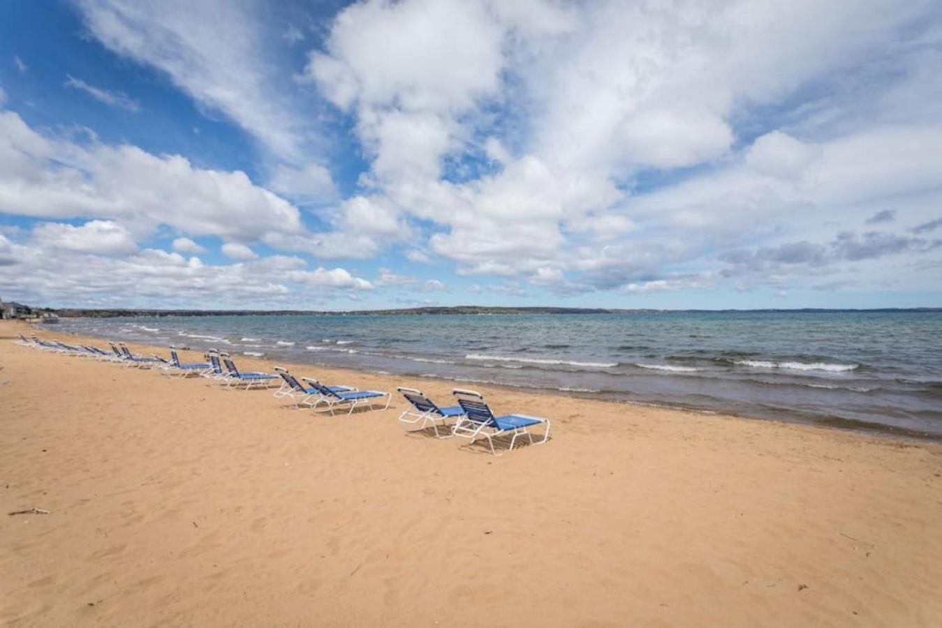 New Listing Beach Bliss 211! Stunning Bay View 特拉弗斯城 外观 照片