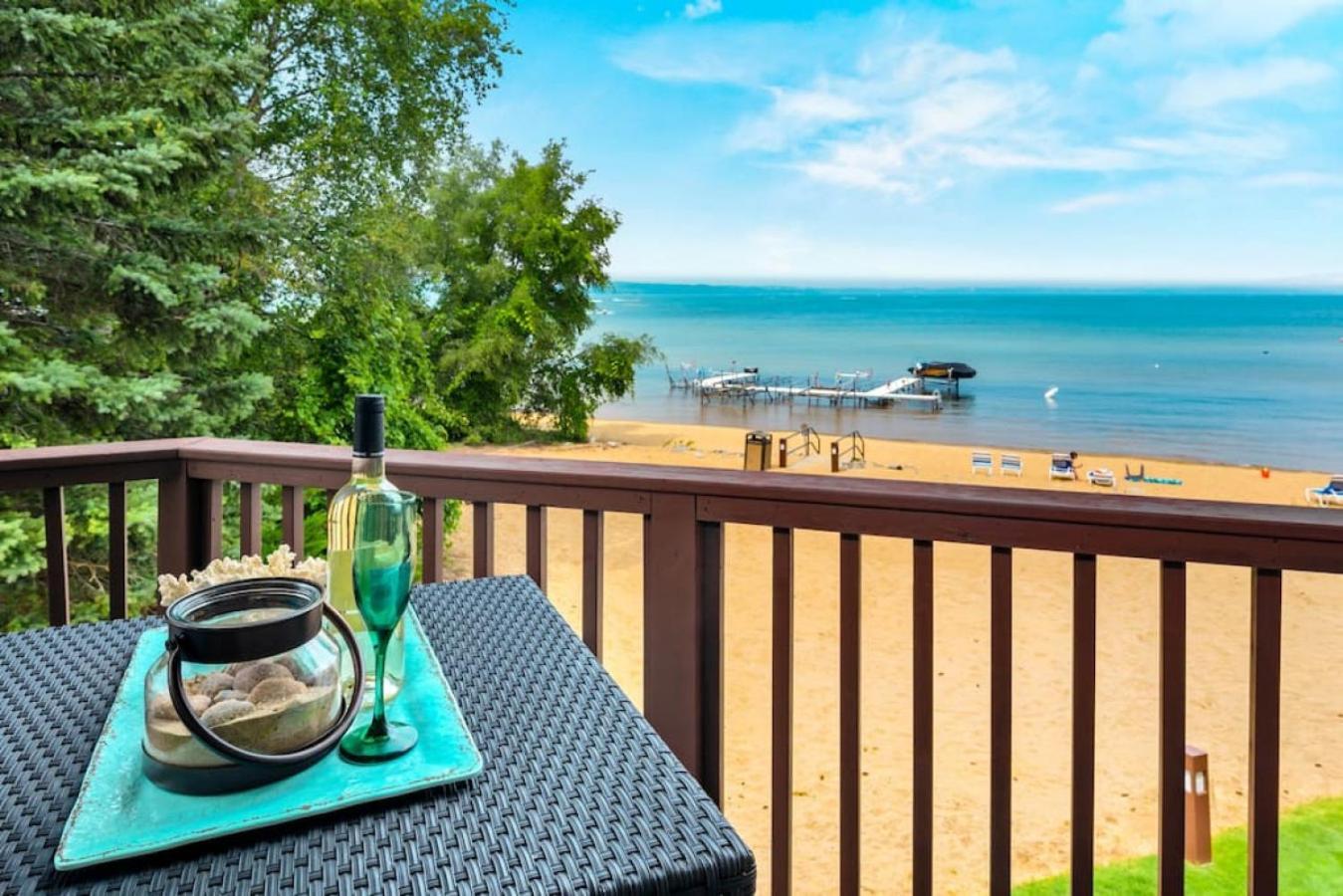 New Listing Beach Bliss 211! Stunning Bay View 特拉弗斯城 外观 照片